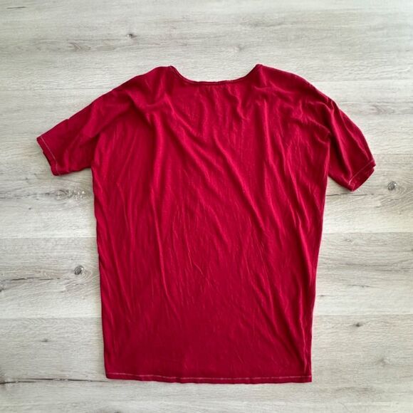 Tommy Bahama Short Sleeve Long Scoop Neck Tee Red M EUC - Picture 5 of 5